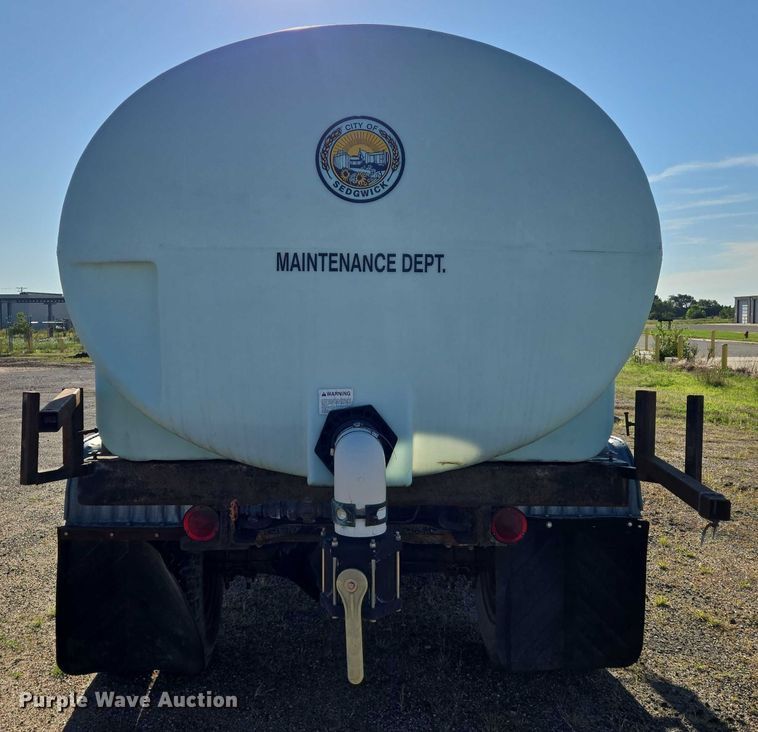 image for item EN8208 International 1600 tank truck