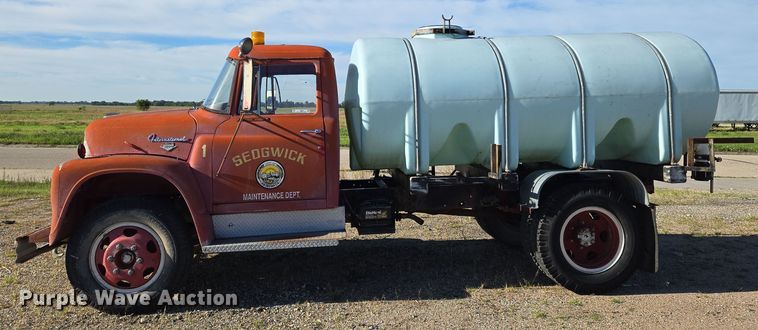 image for item EN8208 International 1600 tank truck