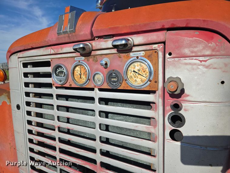 image for item EN8208 International 1600 tank truck