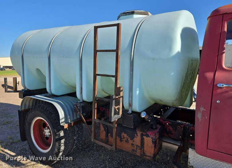 image for item EN8208 International 1600 tank truck