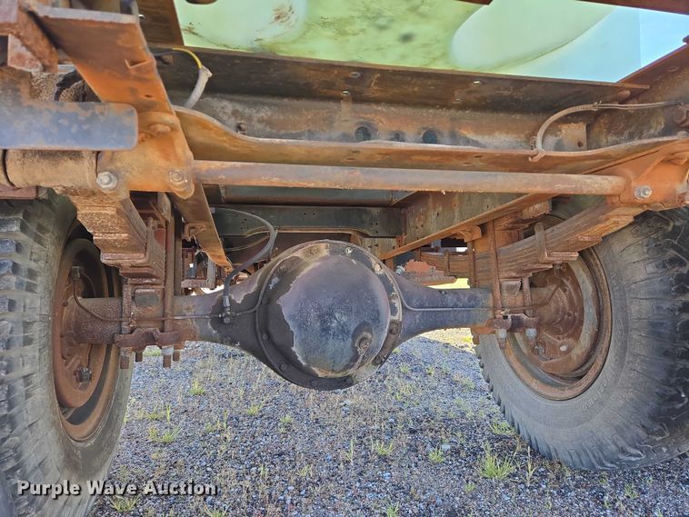 image for item EN8208 International 1600 tank truck