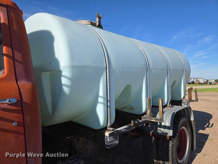 image for item EN8208 International 1600 tank truck