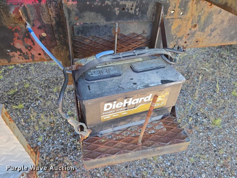 image for item EN8208 International 1600 tank truck