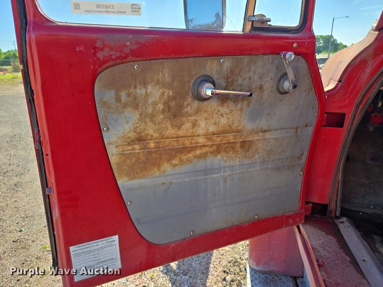 image for item EN8208 International 1600 tank truck