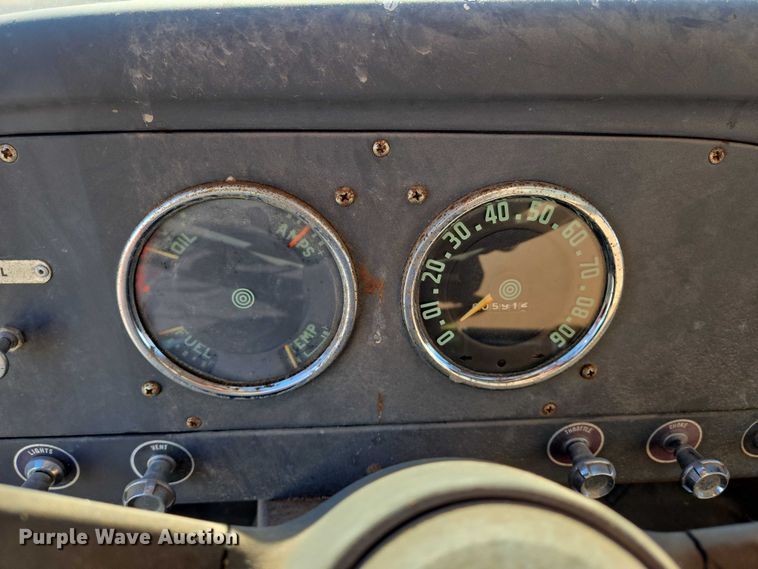 image for item EN8208 International 1600 tank truck