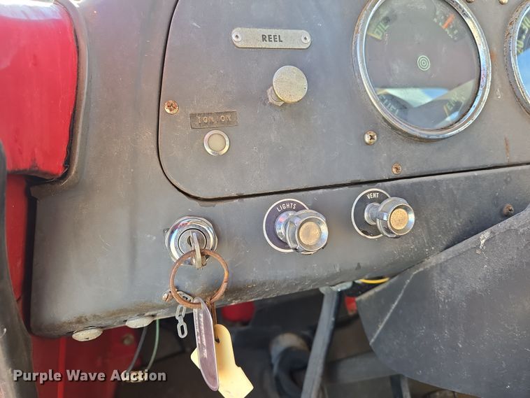 image for item EN8208 International 1600 tank truck