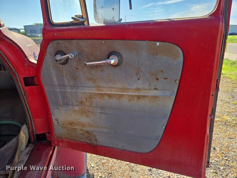 image for item EN8208 International 1600 tank truck