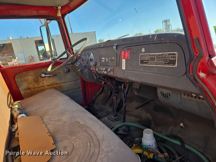 image for item EN8208 International 1600 tank truck