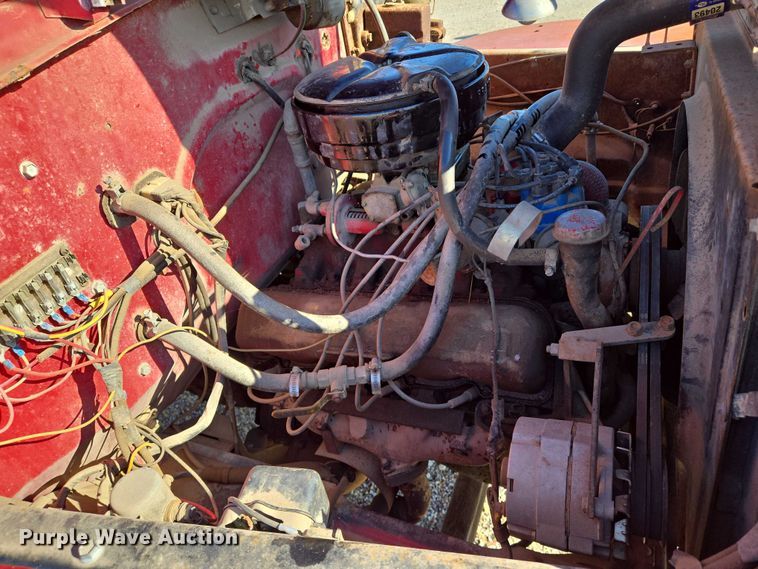 image for item EN8208 International 1600 tank truck