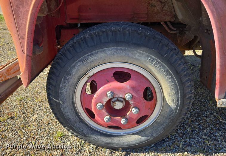 image for item EN8208 International 1600 tank truck