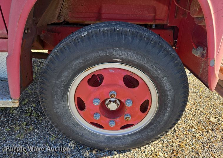 image for item EN8208 International 1600 tank truck