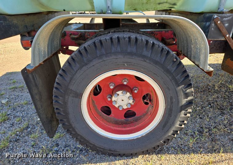 image for item EN8208 International 1600 tank truck