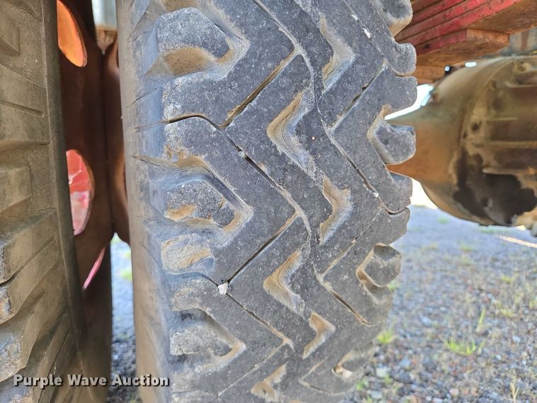 image for item EN8208 International 1600 tank truck