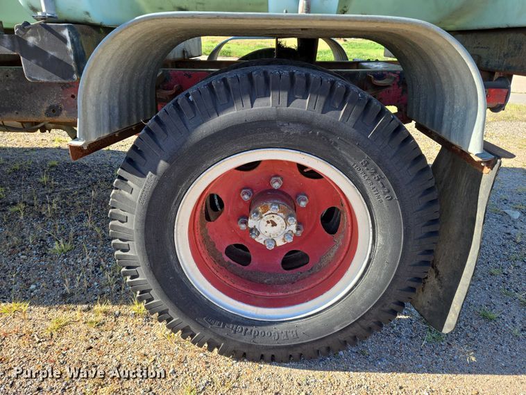 image for item EN8208 International 1600 tank truck