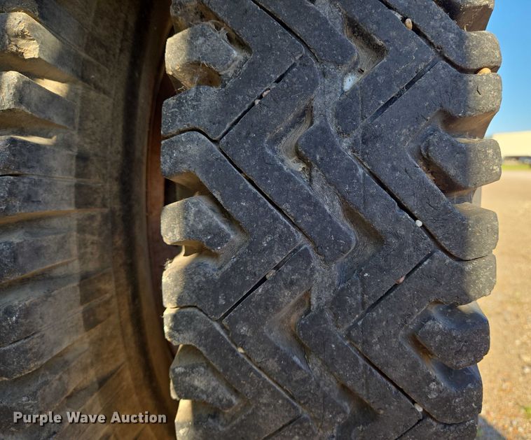 image for item EN8208 International 1600 tank truck