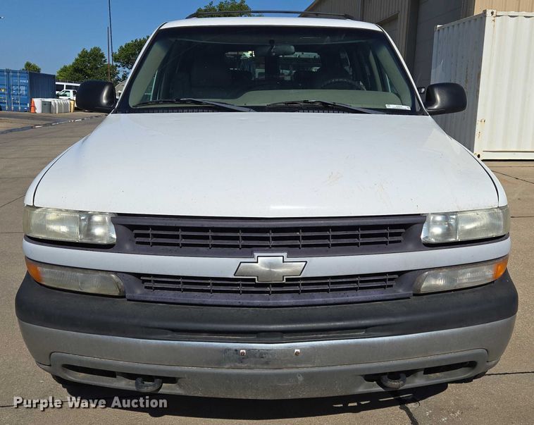 image for item EN8230 2001 Chevrolet  Suburban K2500 SUV
