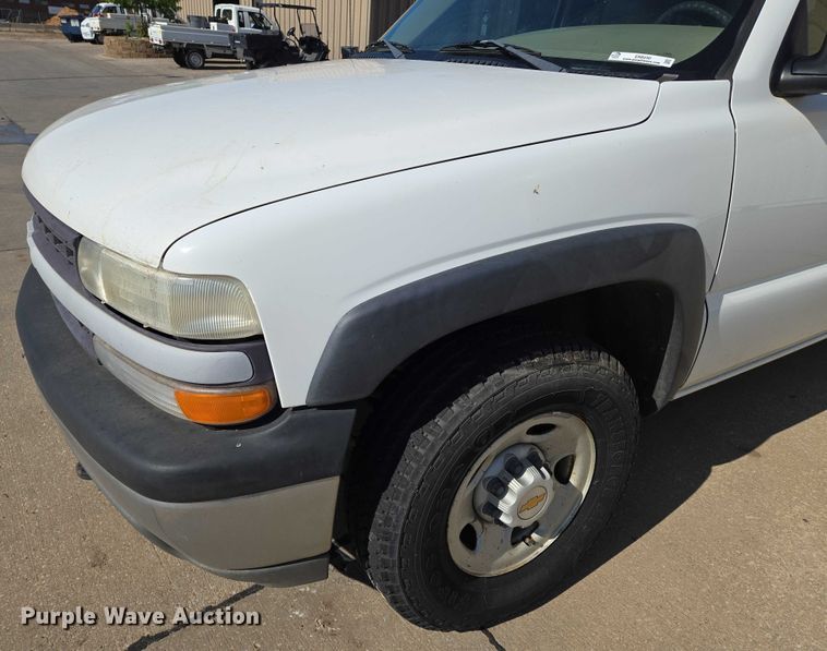 image for item EN8230 2001 Chevrolet  Suburban K2500 SUV