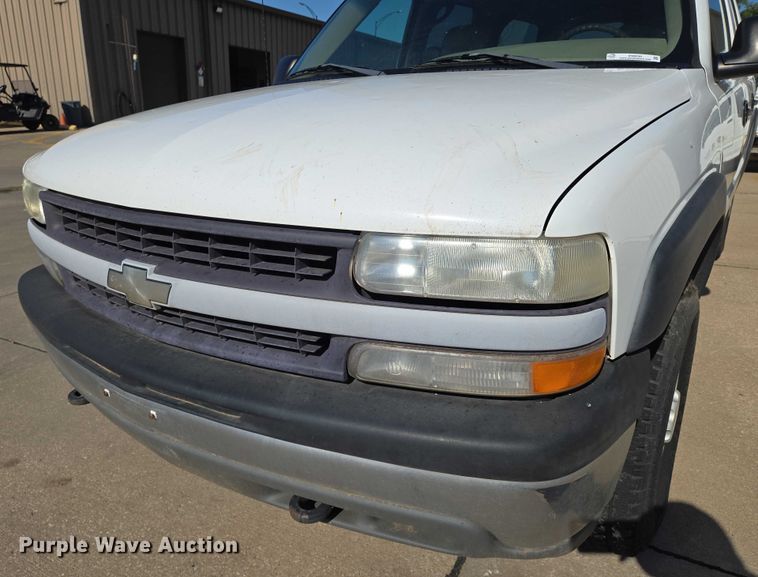 image for item EN8230 2001 Chevrolet  Suburban K2500 SUV