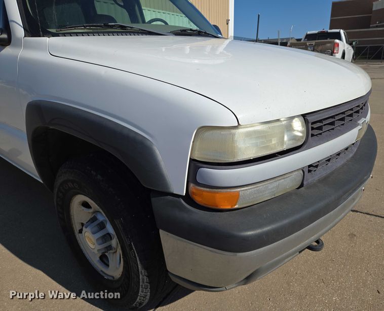 image for item EN8230 2001 Chevrolet  Suburban K2500 SUV