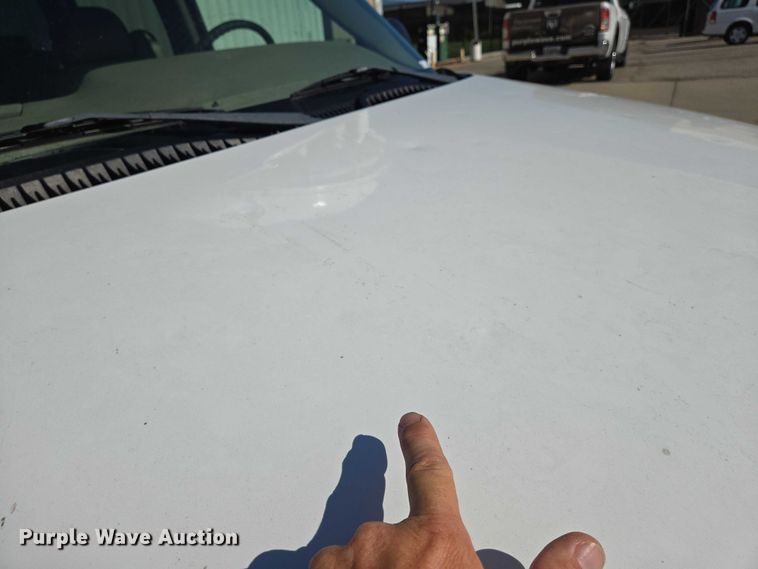 image for item EN8230 2001 Chevrolet  Suburban K2500 SUV