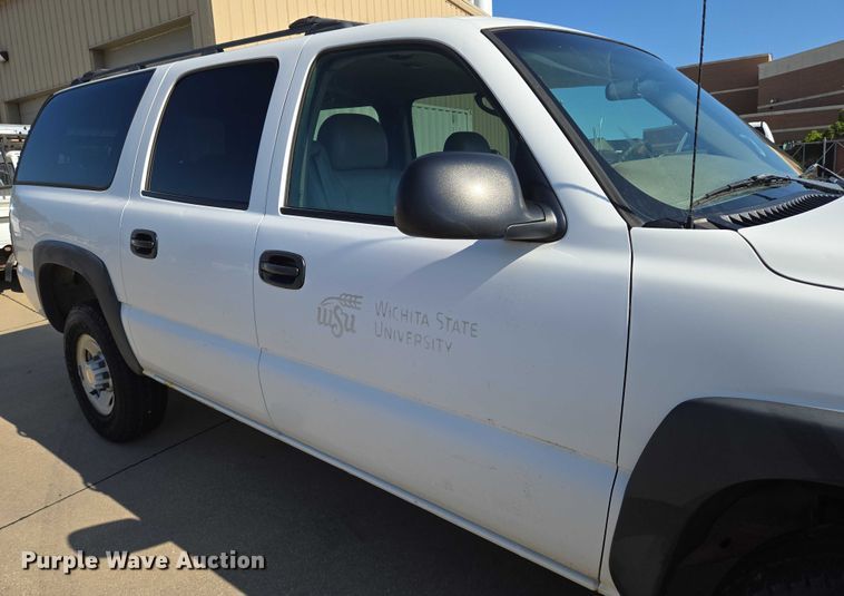 image for item EN8230 2001 Chevrolet  Suburban K2500 SUV