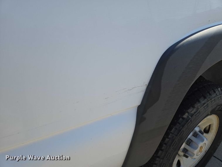 image for item EN8230 2001 Chevrolet  Suburban K2500 SUV