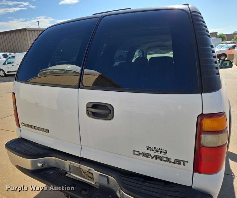 image for item EN8230 2001 Chevrolet  Suburban K2500 SUV
