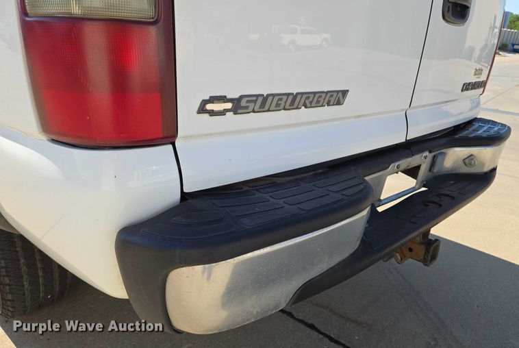 image for item EN8230 2001 Chevrolet  Suburban K2500 SUV