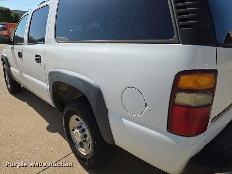 image for item EN8230 2001 Chevrolet  Suburban K2500 SUV