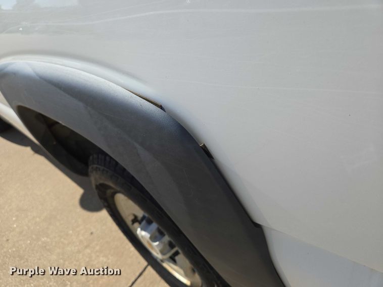 image for item EN8230 2001 Chevrolet  Suburban K2500 SUV