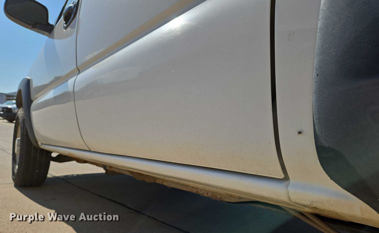 image for item EN8230 2001 Chevrolet  Suburban K2500 SUV