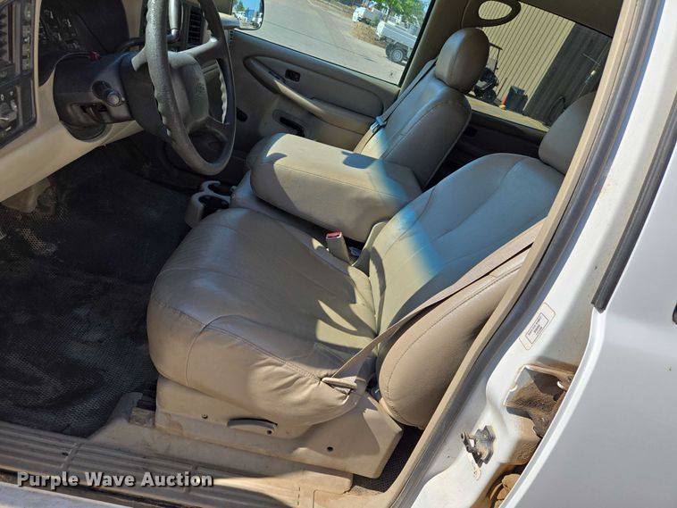 image for item EN8230 2001 Chevrolet  Suburban K2500 SUV