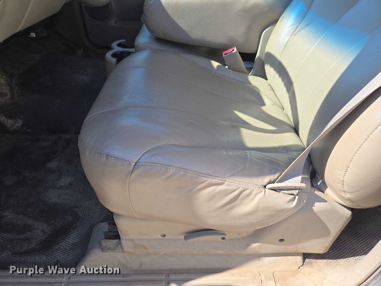 image for item EN8230 2001 Chevrolet  Suburban K2500 SUV