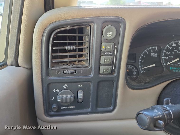 image for item EN8230 2001 Chevrolet  Suburban K2500 SUV