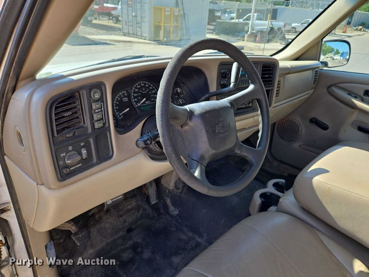 image for item EN8230 2001 Chevrolet  Suburban K2500 SUV