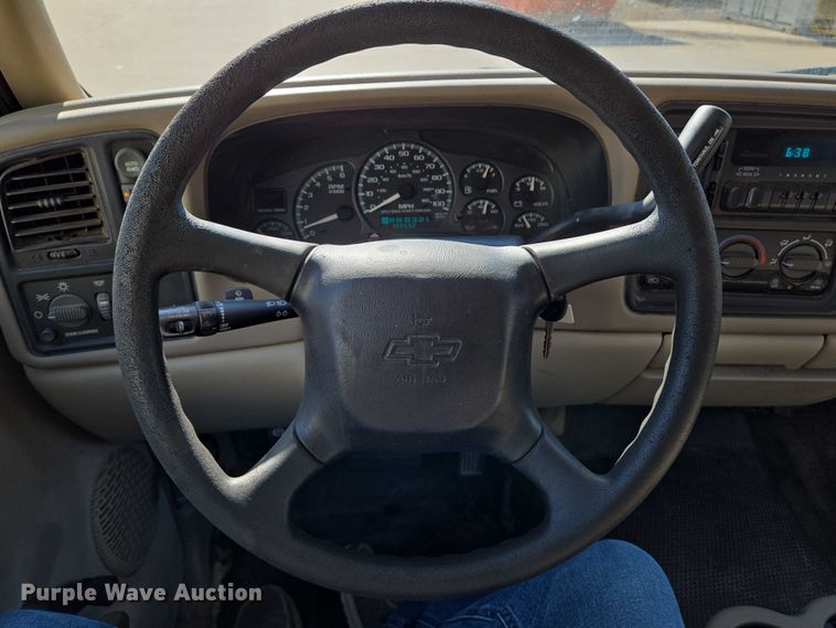 image for item EN8230 2001 Chevrolet  Suburban K2500 SUV