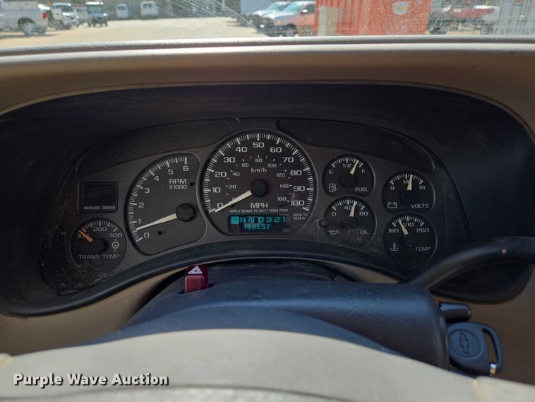 image for item EN8230 2001 Chevrolet  Suburban K2500 SUV