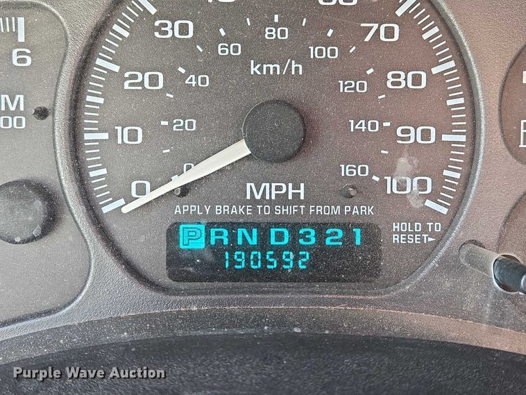 image for item EN8230 2001 Chevrolet  Suburban K2500 SUV