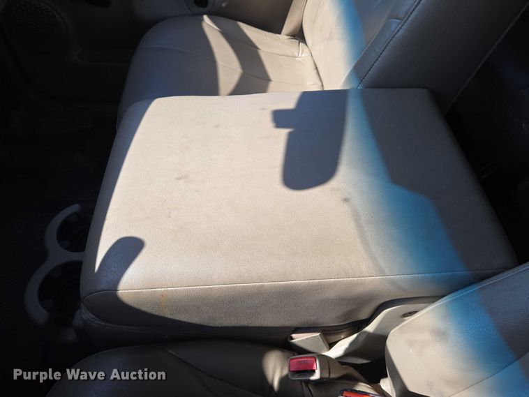 image for item EN8230 2001 Chevrolet  Suburban K2500 SUV