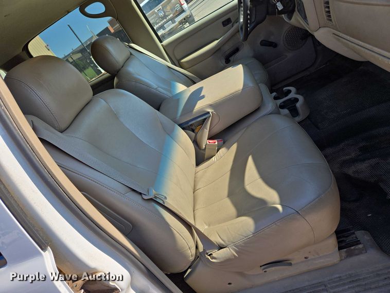 image for item EN8230 2001 Chevrolet  Suburban K2500 SUV