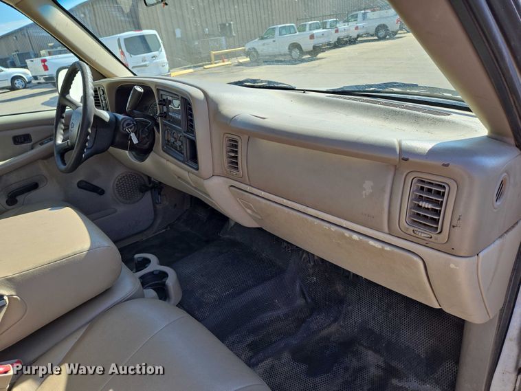 image for item EN8230 2001 Chevrolet  Suburban K2500 SUV