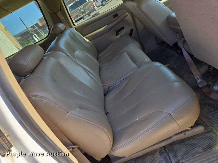 image for item EN8230 2001 Chevrolet  Suburban K2500 SUV