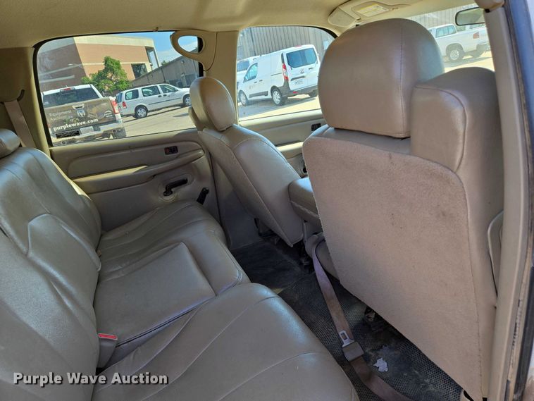 image for item EN8230 2001 Chevrolet  Suburban K2500 SUV