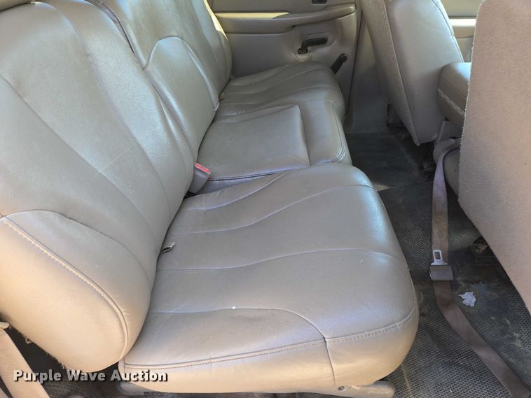 image for item EN8230 2001 Chevrolet  Suburban K2500 SUV