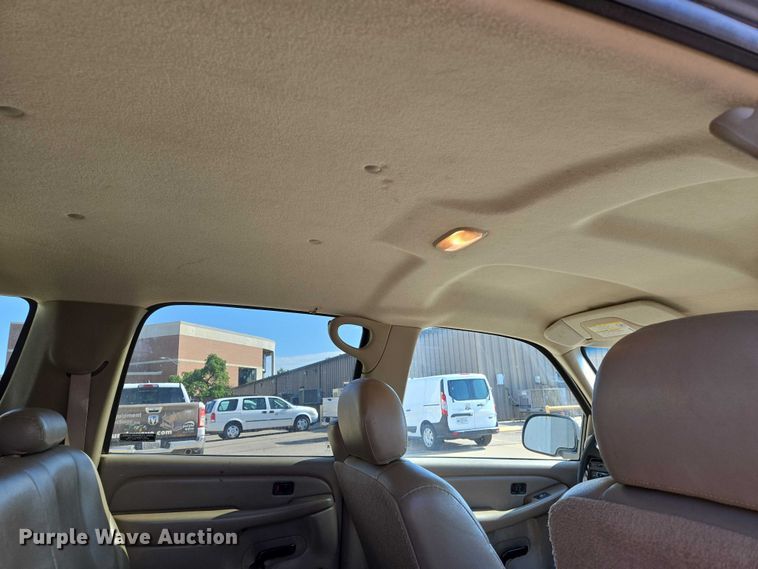 image for item EN8230 2001 Chevrolet  Suburban K2500 SUV