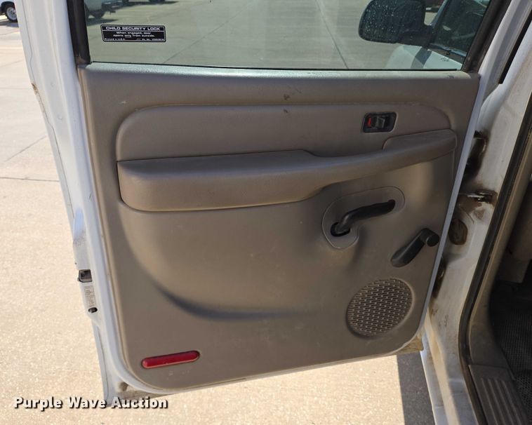 image for item EN8230 2001 Chevrolet  Suburban K2500 SUV