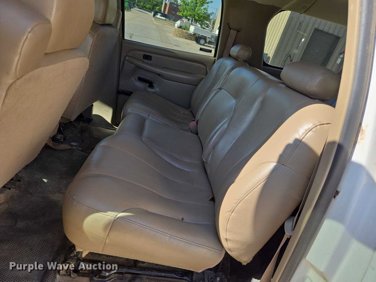 image for item EN8230 2001 Chevrolet  Suburban K2500 SUV