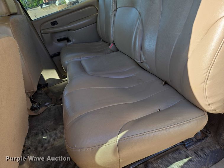 image for item EN8230 2001 Chevrolet  Suburban K2500 SUV