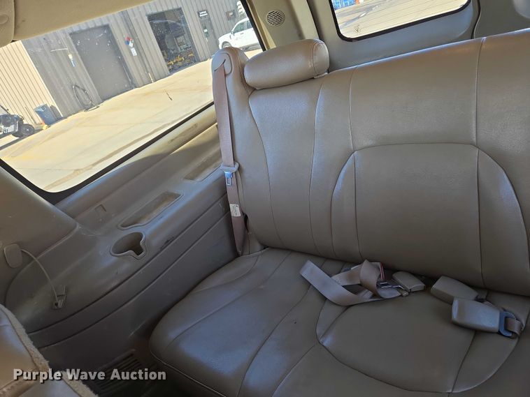 image for item EN8230 2001 Chevrolet  Suburban K2500 SUV