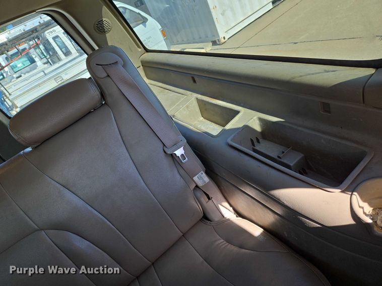 image for item EN8230 2001 Chevrolet  Suburban K2500 SUV